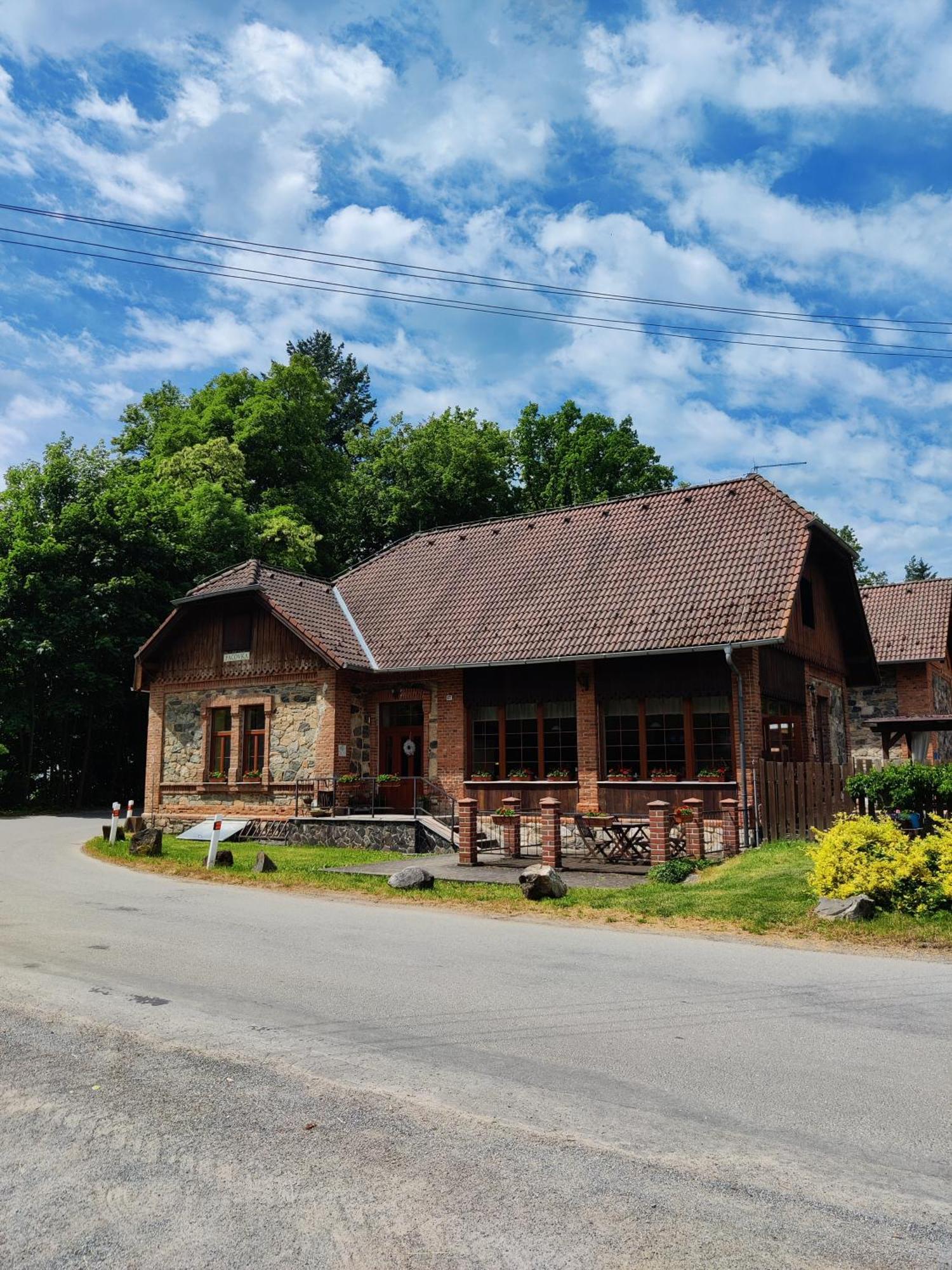 Hotel Penzion Pacovka Chynov Esterno foto